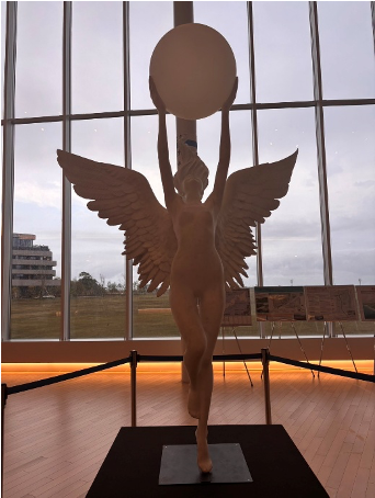 伝承館に展示中の石井竜也アート作品「TOMORROW」